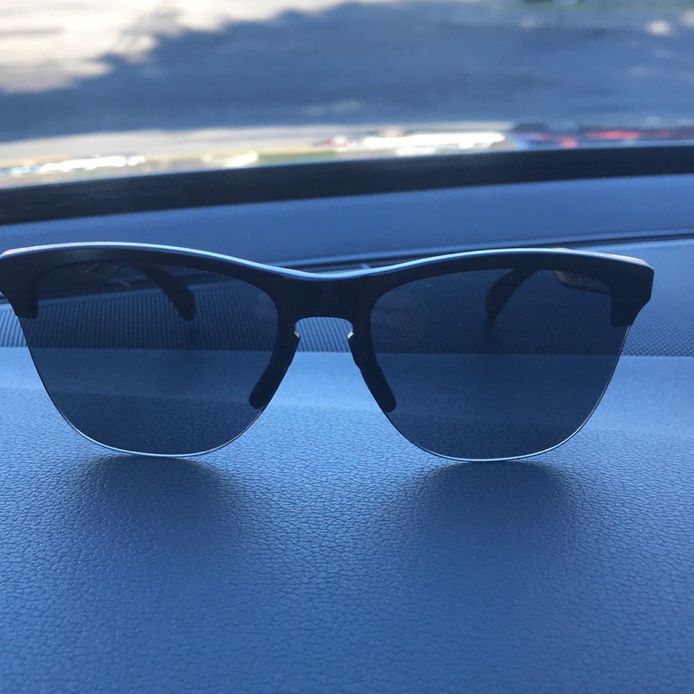 Oakley Unisex Sunglasses